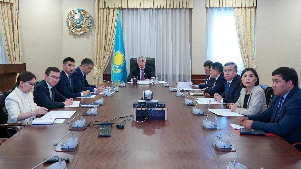 Заседание Комиссии по контролю за рациональным использованием земель Казахстана